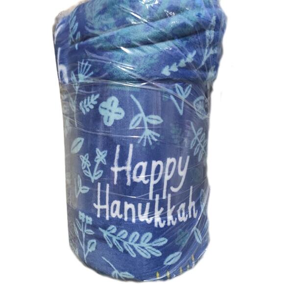 The Big One Oversized Hanukkah Supersoft Plush Throw - Picture 3 of 6
